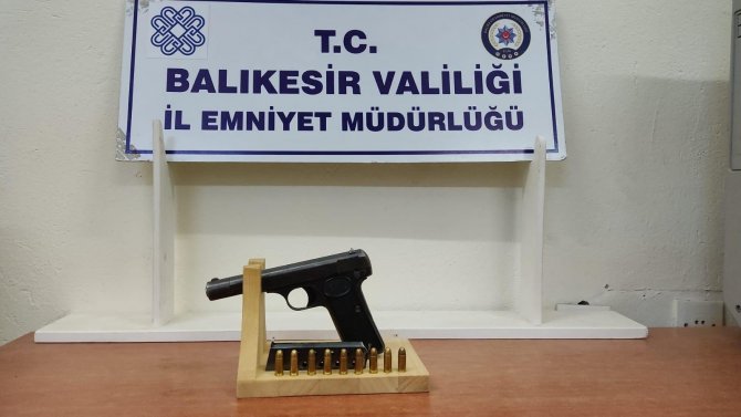 Balıkesir’de polis 129 aranan şahsı yakaladı