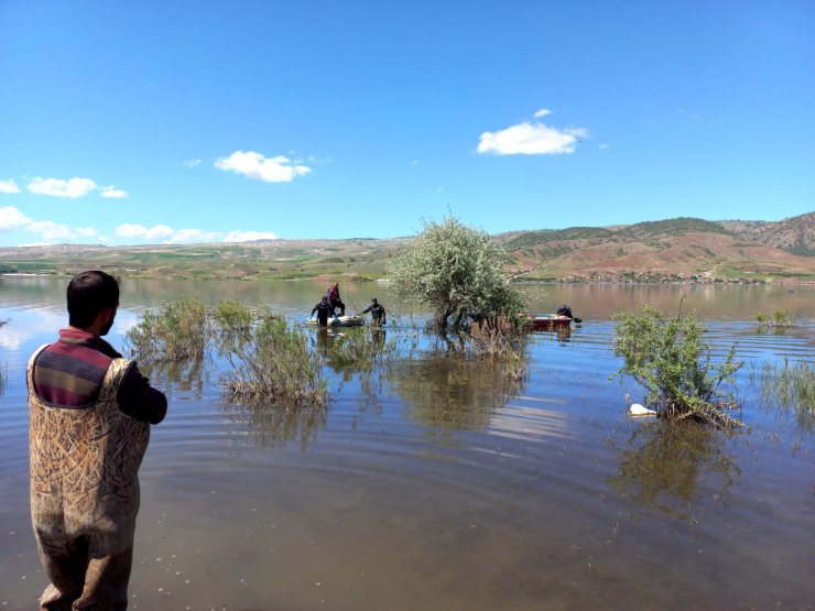 Baraj gölünde botu delinen sağlıkçı, boğuldu