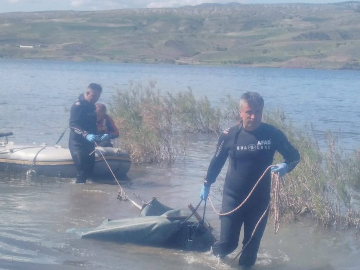 Baraj gölünde botu delinen sağlıkçı, boğuldu