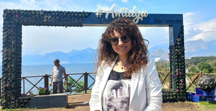 Çalınan çiçeklerin başına nöbetçi personel