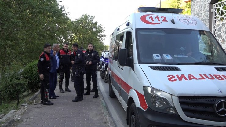 Dereye düşen çocuk ile ardından suya atlayan annesini piknikçiler kurtardı