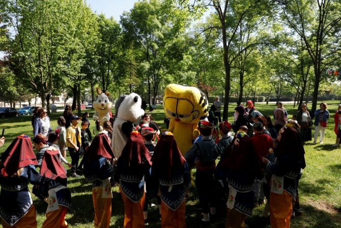 Dezavantajlı çocuklar gönüllerince eğlendi