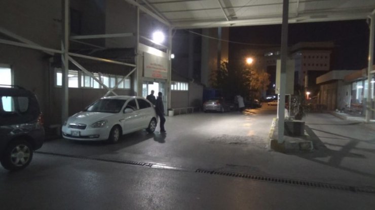 Dini nikahlı eşini göğsünden bıçakladı 