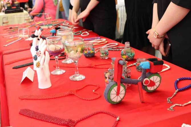 Engellilerin el emekleri bu sergide