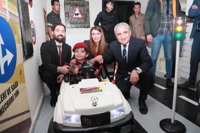 Hakkari’de çocuklar için trafik eğitimi alanı oluşturuldu