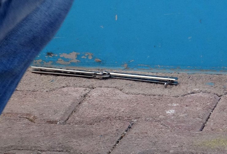 İç çamaşırı çalıp, kasiyeri bıçakla tehdit eden kadın serbest