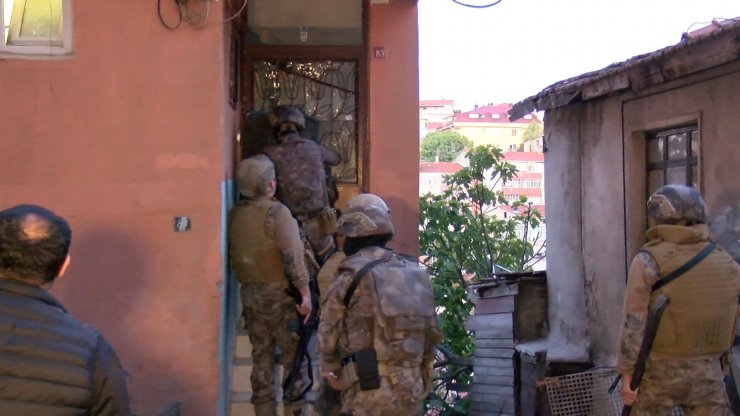İstanbul'da uyuşturucu tacirlerine şafak operasyonu
