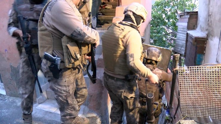İstanbul'da uyuşturucu tacirlerine şafak operasyonu