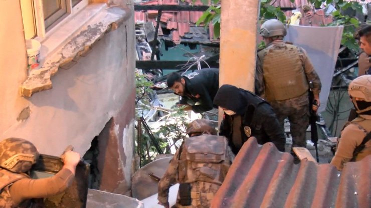 İstanbul'da uyuşturucu tacirlerine şafak operasyonu