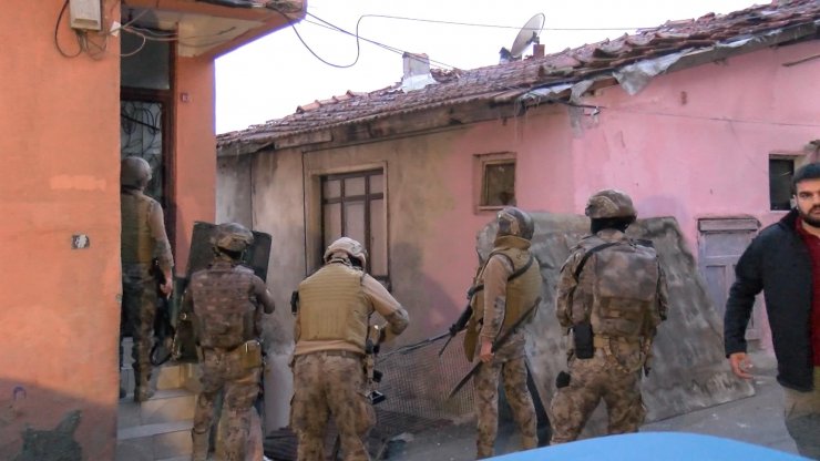İstanbul'da uyuşturucu tacirlerine şafak operasyonu