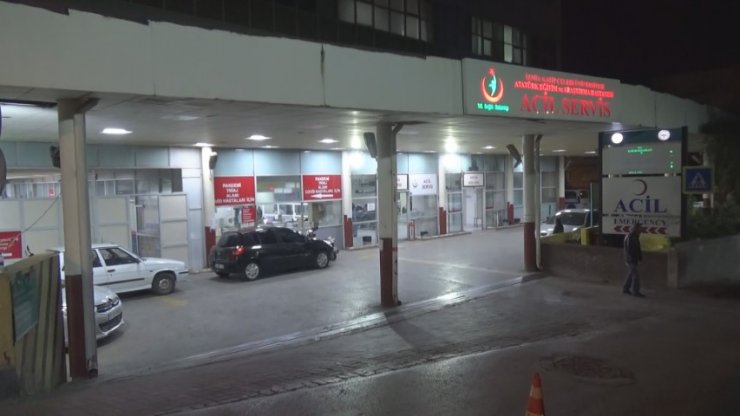 İzmir'de iki grup arasında bıçaklı kavga: 1'i ağır 2 yaralı