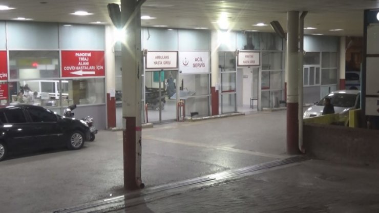 İzmir'de iki grup arasında bıçaklı kavga: 1'i ağır 2 yaralı