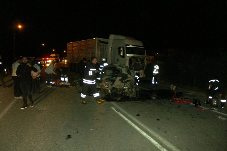 Kamyon ile otomobil çarpıştı: 1 ölü, 1 yaralı