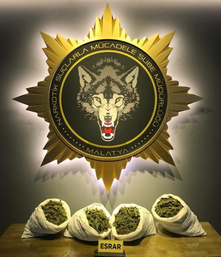 Kamyonette 9 kilo esrara 1 tutuklama