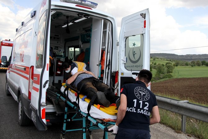 Kontrolden çıkan otomobil şarampole uçtu: 2 yaralı