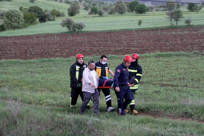 Kontrolden çıkan otomobil şarampole uçtu: 2 yaralı