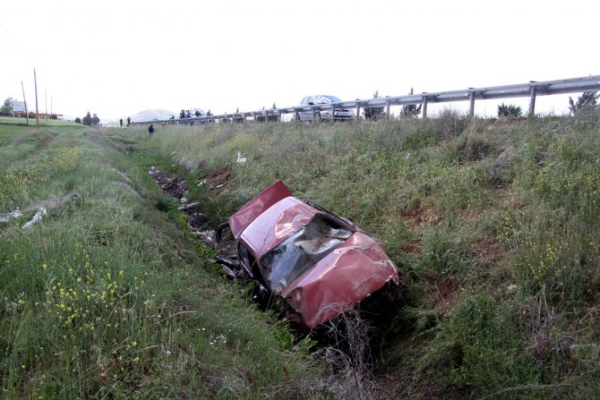 Kontrolden çıkan otomobil şarampole uçtu: 2 yaralı