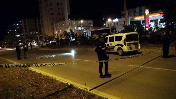 Motosiklet yayaya çarptı: 1 ölü, 1 yaralı