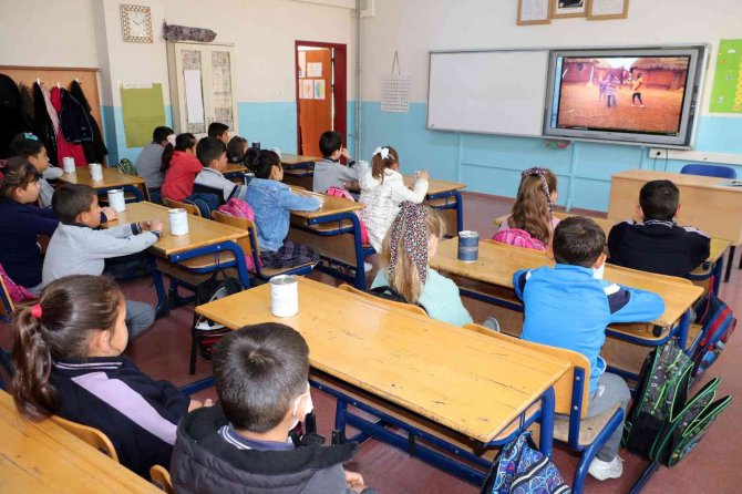 Öğrencilerin harçlıkları Afrika’ya can suyu olacak