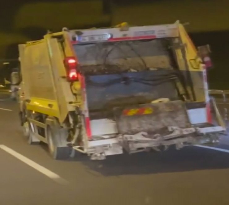 Otoyolda çöp kamyonunun şaşkına çeviren yolculuğu