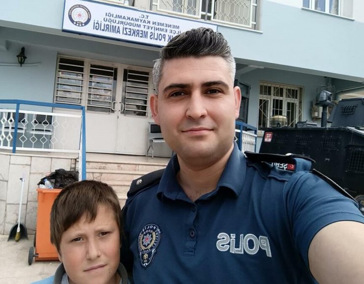 Polis, 2 çocuğa kuzu sevinci yaşattı