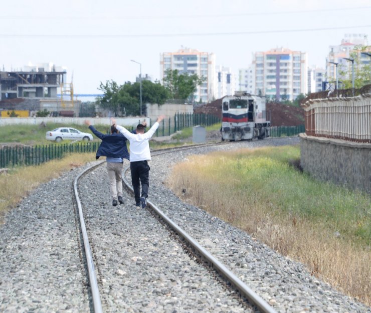 Ray üzerinde başı gövdesinden ayrılmış erkek cesedi bulundu