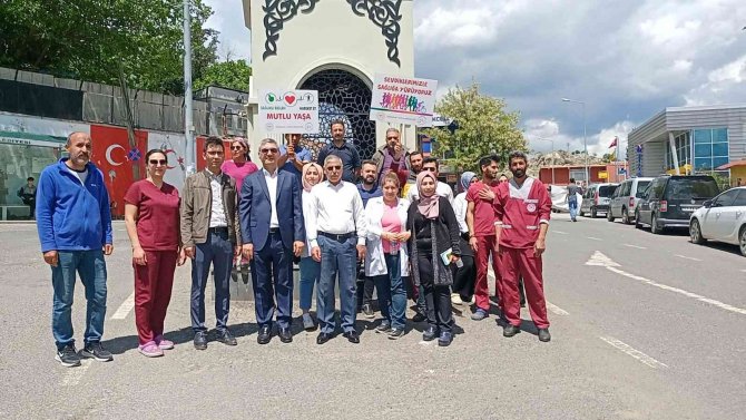 Sağlıkçılar, toplum sağlığı için yürüdü