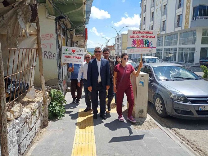 Sağlıkçılar, toplum sağlığı için yürüdü