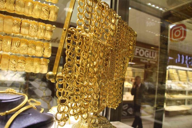 Sahte altınla dolandırdılar