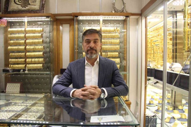 Sahte altınla dolandırdılar