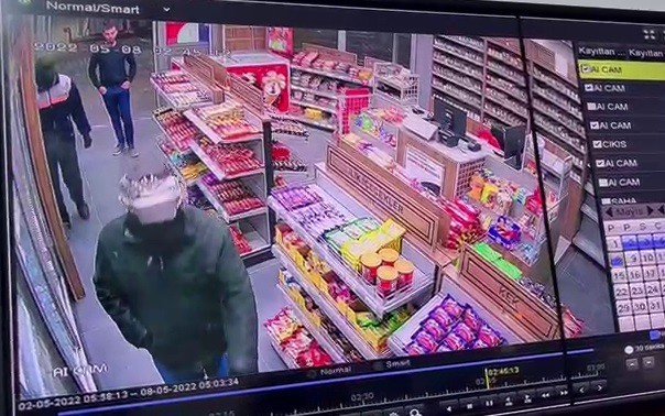 Silahlı gasp kamerada