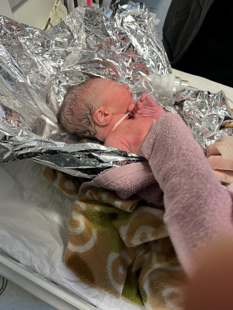 Sokağa terk edilen bebek korumaya alındı