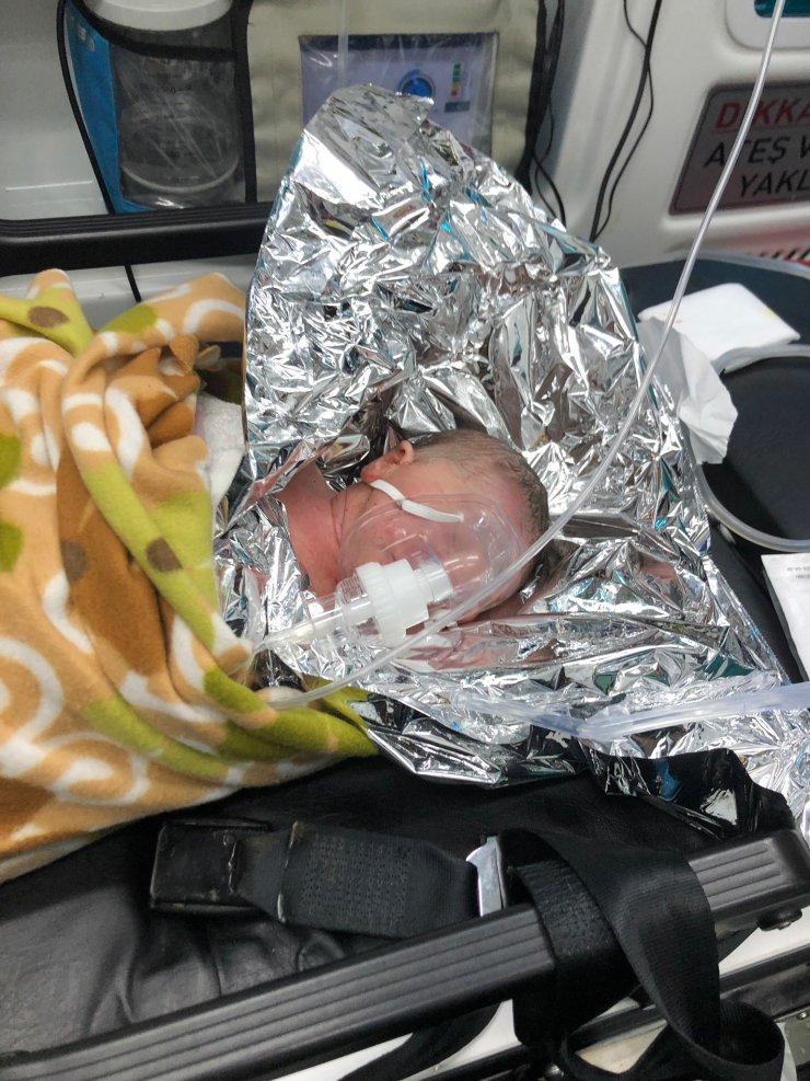 Sokağa terk edilen bebek korumaya alındı