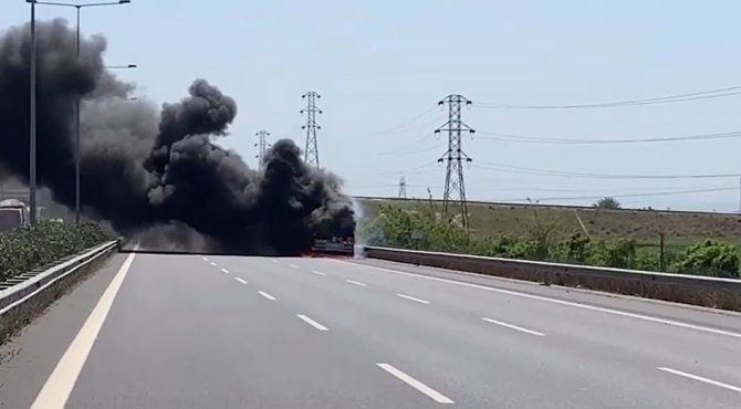 Yakıt yüklü tanker alev aldı