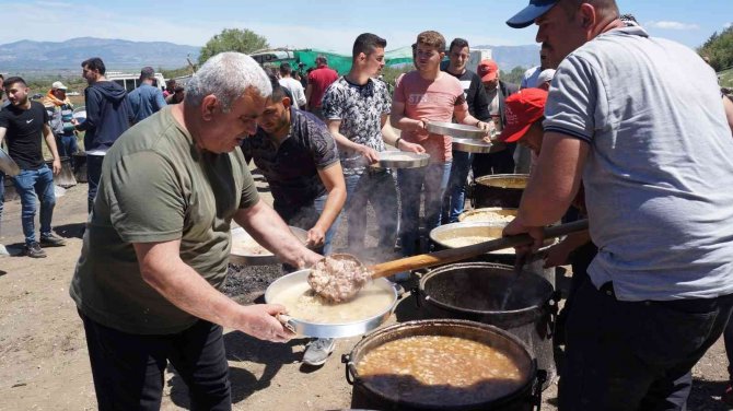 Yörükler bolluk ve bereket için kurbanlar kesti