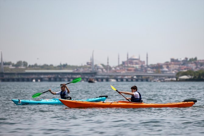 Kano-kürek etkinliğine katılan 305 engelli yarışarak eğlendi