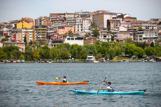 Kano-kürek etkinliğine katılan 305 engelli yarışarak eğlendi