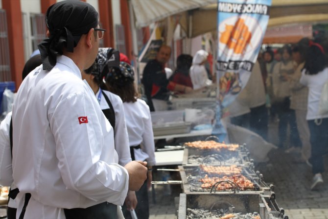 Üniversite öğrencileri ve şefler Gastronomi Festivali'nde becerilerini sergiledi
