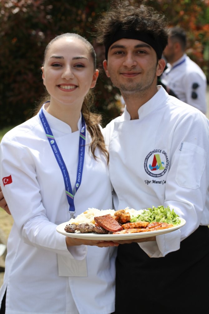 Üniversite öğrencileri ve şefler Gastronomi Festivali'nde becerilerini sergiledi