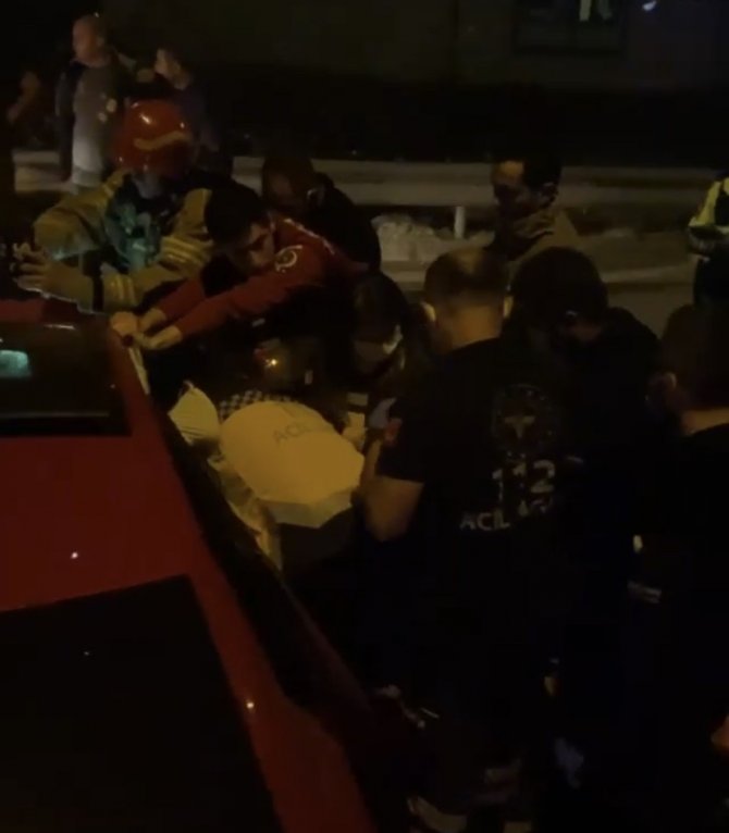 Bursa’da sıkışmalı kaza: 3 yaralı