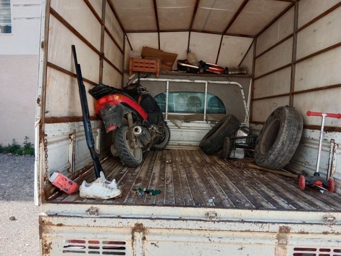 Demiryolu elektrik hattındaki 3 tonluk gergi ağırlığını çalan şüpheliler yakalandı