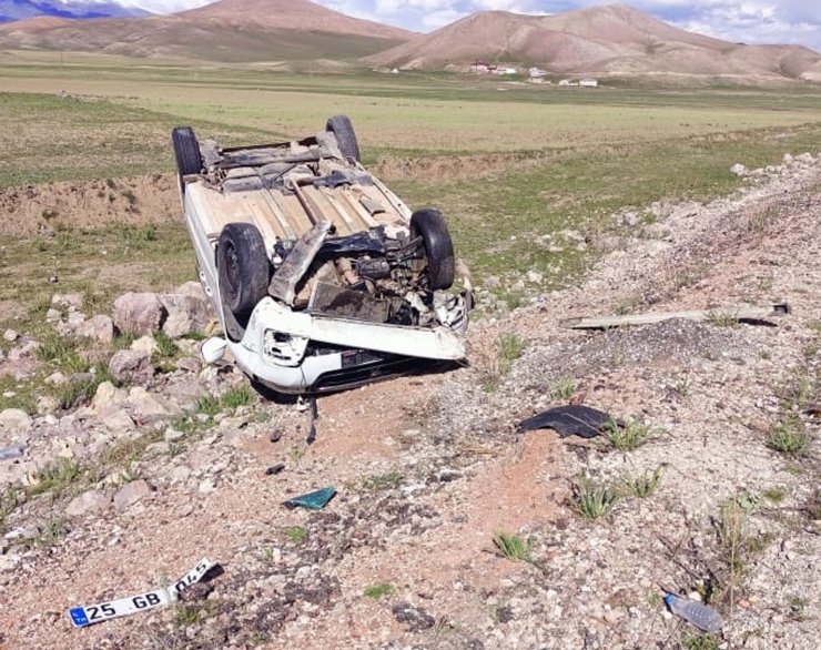 Devrilen otomobilin camdan fırlayan sürücüsü öldü