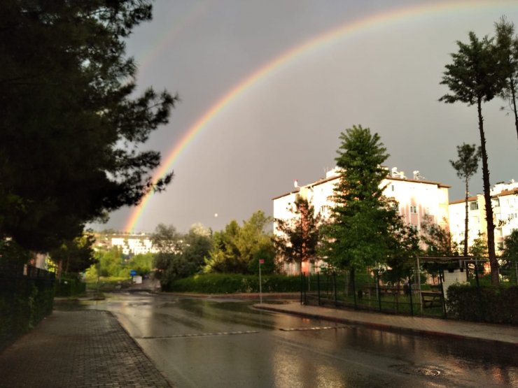 Diyarbakır'da 'gökkuşağı' seyirlik görüntü oluşturdu