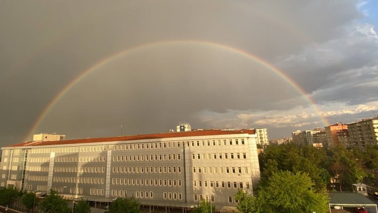 Diyarbakır'da 'gökkuşağı' seyirlik görüntü oluşturdu