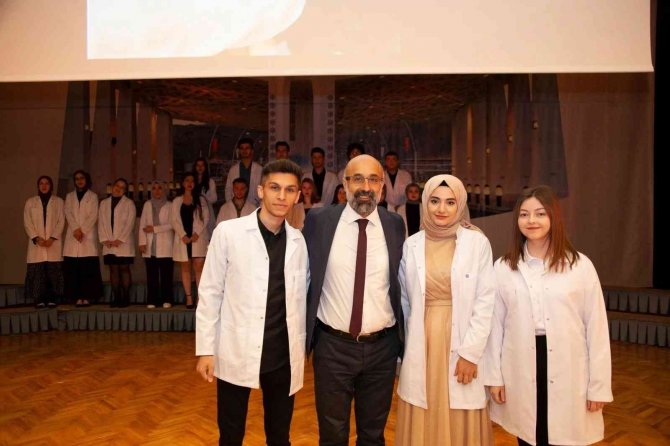 Eczacılar önlük giydi