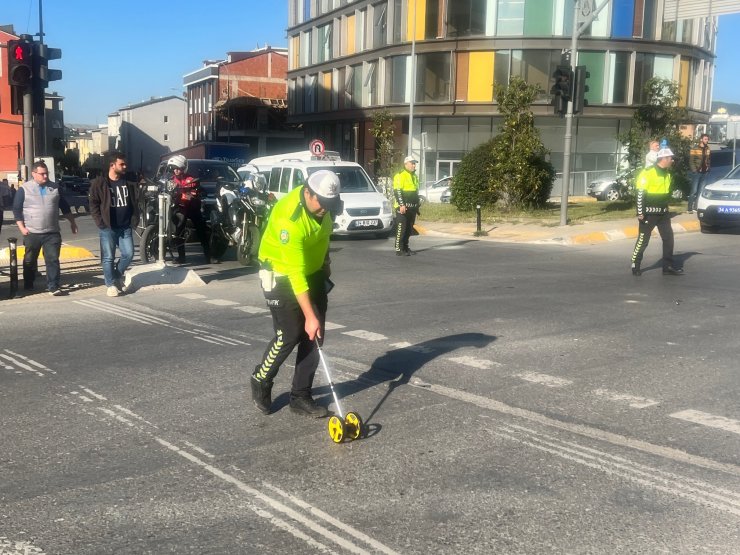 (Ek Bilgilerle)Sultanbeyli'de motosikletli yunus ekibi TIR ile çarpıştı: 1 şehit 1 yaralı 