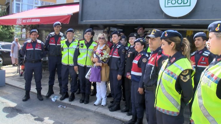 Emel Sayın yayalar için güvenli trafik etkinliğine katıldı