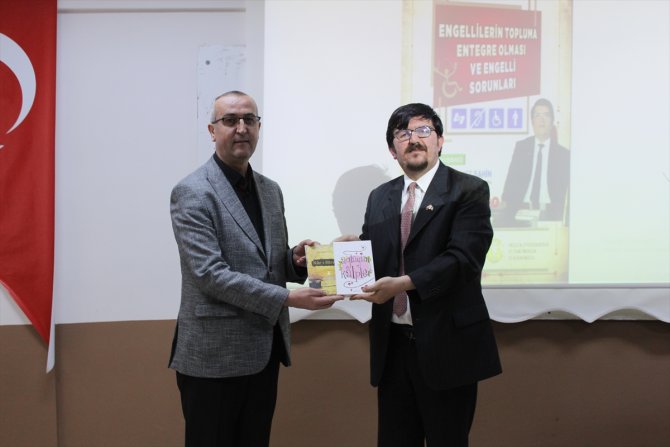 Yunak'ta Engelliler konferansı verildi