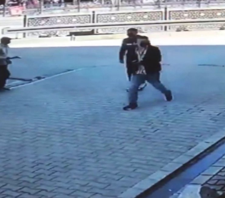 Esenyurt'ta kontak anahtarı üzerinde bırakılan otomobil çalındı