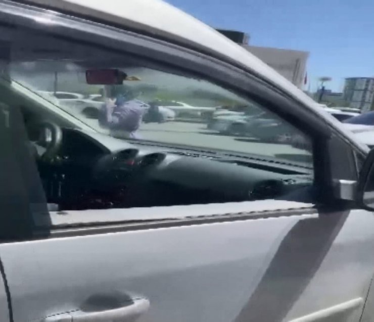 Hastane bahçesindeki teşhirciyi video kaydıyla ifşa etti